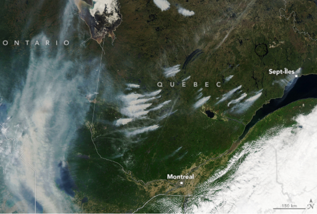 Image satellite du Québec et de l’est de l’Ontario du 3 juin 2023, montrant des incendies actifs et de la fumée. 
